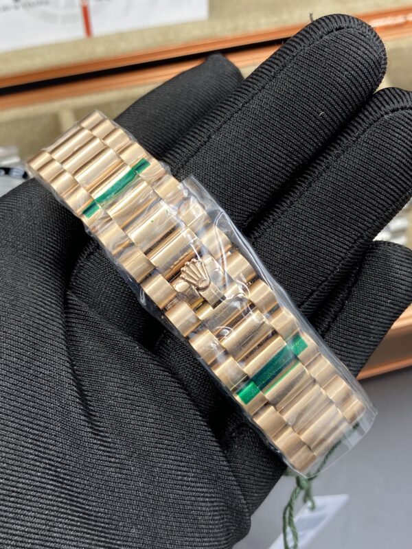 Rolex Day Date Rose Gold Green Dial Chiffres Romaine Diamonds 41 mm